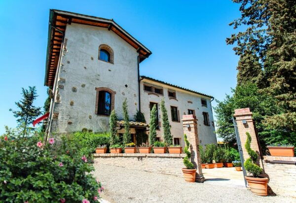 Romantic Escape in Tuscany With Overnight and Wine Tasting - Frequently Asked Questions