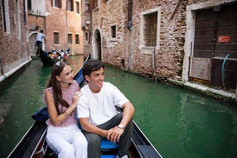 Romantic Evening Gondola Ride on the Grand Canal - The useful details at a glance