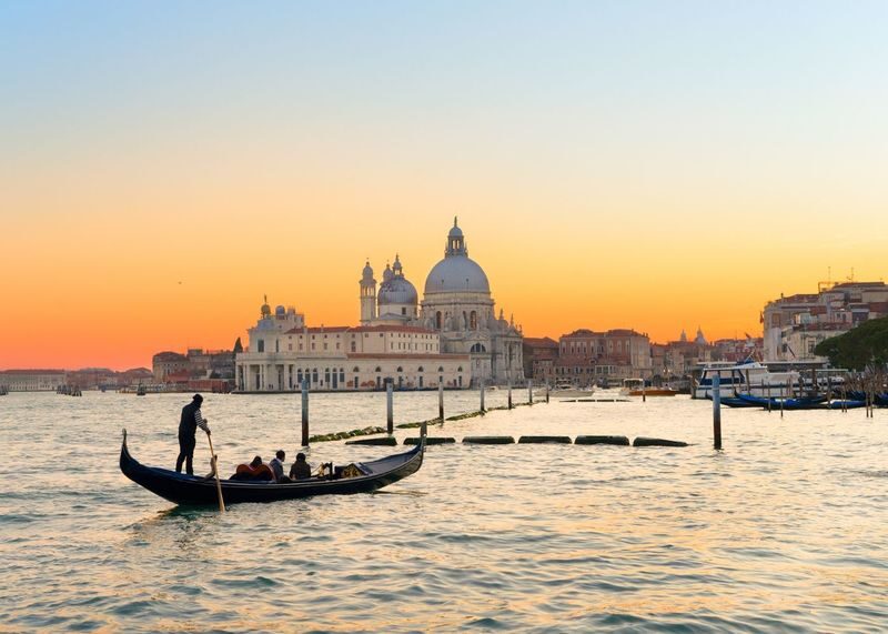 Romantic Evening Gondola Ride on the Grand Canal - A gondola ride with more than a boat trip