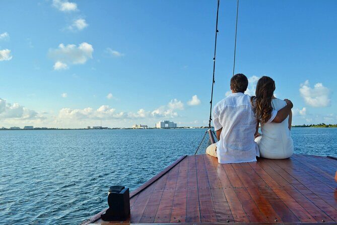 Romantic Lobster Dinner at Cancun (Sunset & Night) (2x1) - Who Is This Experience Best Suited For?