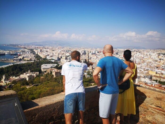 Romantic Night Tour of Málaga by Electric Car - Romantic Atmosphere and Ambiance