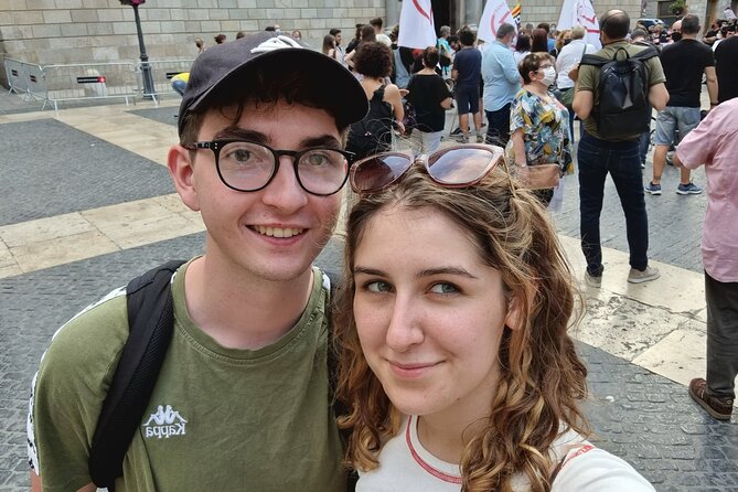 Romantic Outdoor Escape Game in Barcelona, Gothic District - Meeting and Pickup