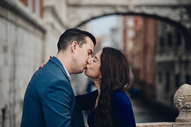 Romantic Photo Shoot in Venice - Capturing Romance in Venices Most Romantic Places