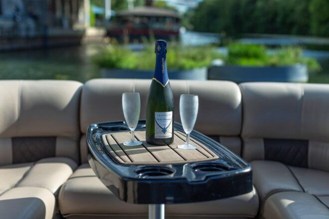 Romantic Photo Shooting on a Private Boat in Paris - Highlights of the Tour