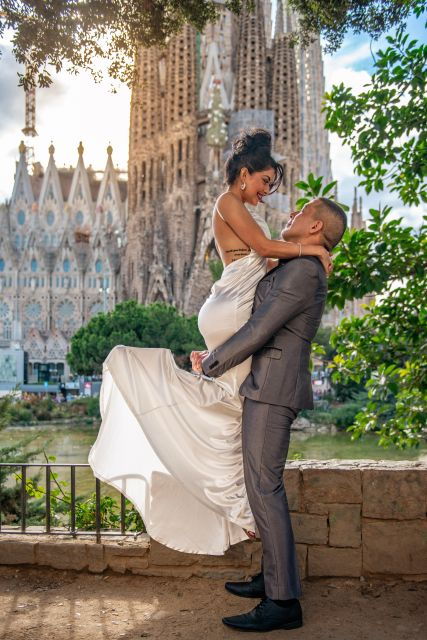 Romantic Photoshoot Experience for Couples in Barcelona - Meeting Point and Logistical Details