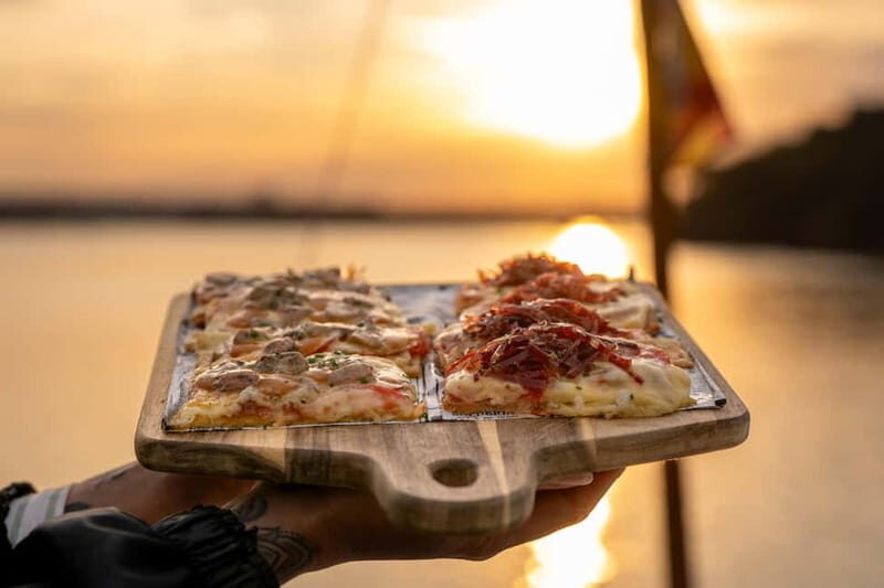 Romantic private tour of the Port of Mahón - Classic Llaut - Good To Know