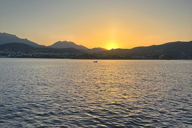 Romantic Private VIP Sunset Cruise Yacht 34 - Inclusions