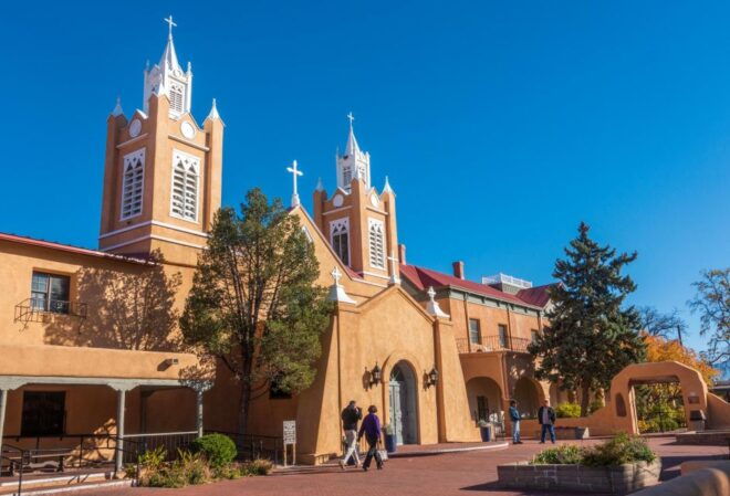 Romantic Rendezvous: Albuquerque's Enchanting Couple's Walk - Full Description
