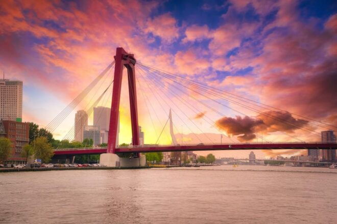 Romantic Rotterdam Walking Tour: Iconic City Highlights - Taking in Rotterdams Modern Elegance