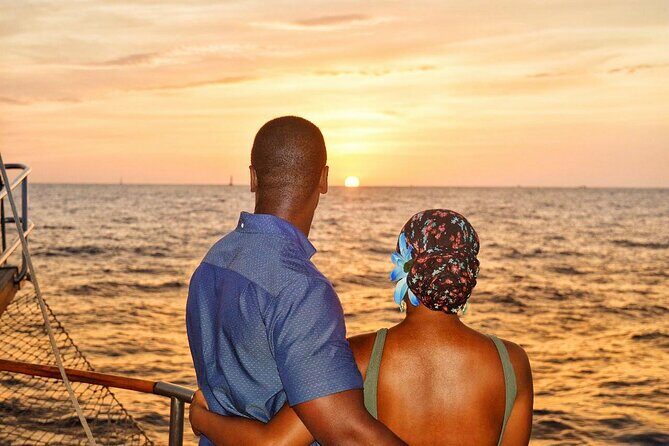 Romantic Sailboat Sunset: Live Music, Premium Bar & Dinner -Cabos - Practical Tips for Your Sunset Sail