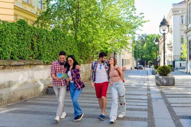 Romantic Scenic Walking Tour in Hallstatt - Romantic and Historical Atmosphere