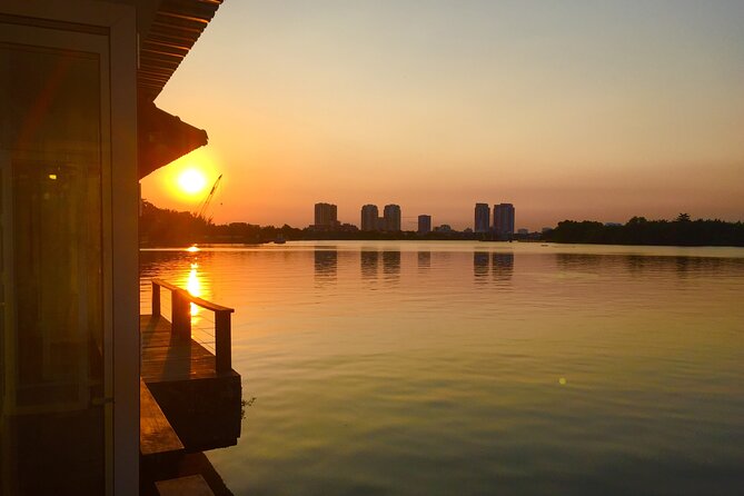 Romantic Sunset Cocktail by Premier Speed Boat - Complimentary Cocktail