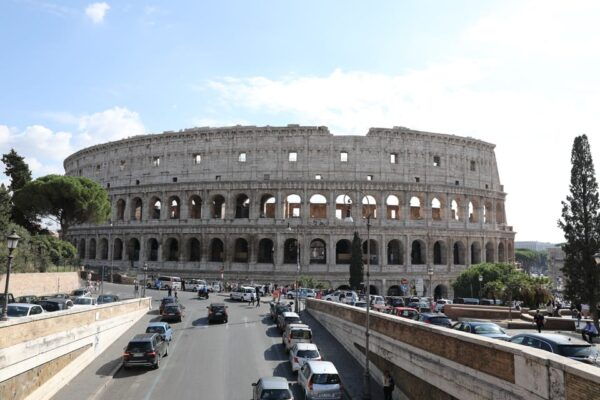 Rome: 1-Hour Fast-Track Colosseum Tour - Panoramic Photography Opportunities