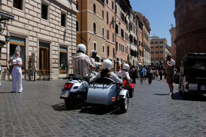 Rome 90 Minutes Hight Light Tour in Vespa Sidecar - Safety and Restrictions