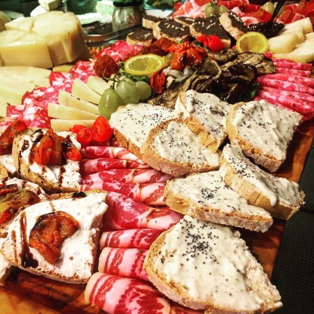 Rome: Aperitivo & Street Food Tour Delights - Wine and Regional Delicacies at via Dei Coronari