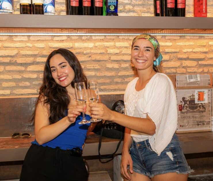 Rome: Bar Crawl With Local Guide & Drinks - Activity Details