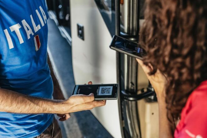 Rome: Bus Transfer Between Airport and Rome Termini Station - Pre-Booking and Luggage Policy
