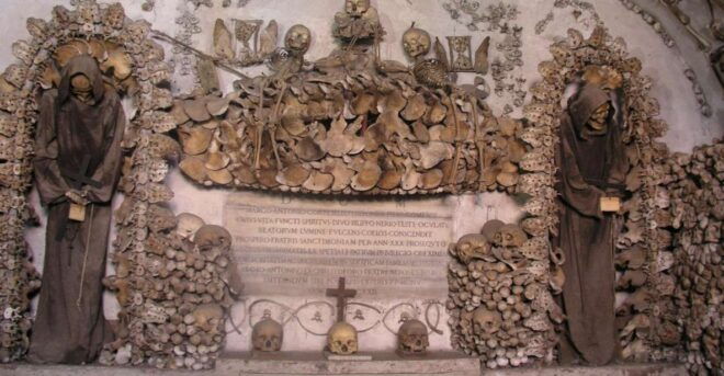 Rome: Capuchin Crypt and Dark Center Walking Tour - Includes