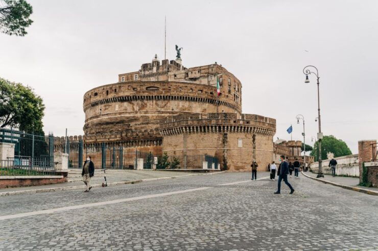 Rome: Castel Sant'Angelo and Vatican Stroll Audio Guide - Experience Highlights