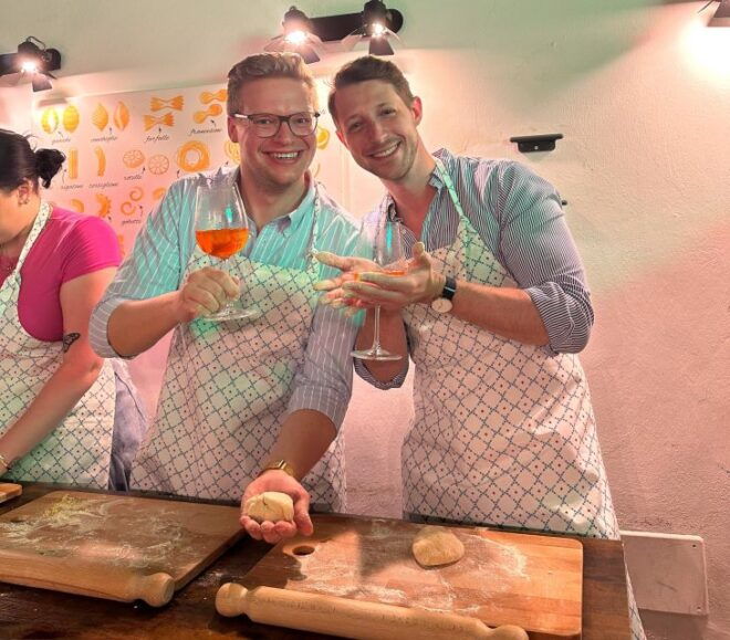Rome: Christmas Spritz & Spaghetti Cooking Class - Location and Details