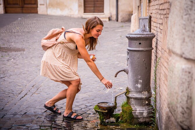 Rome City Center Walking Tour in a Small Group - Small Group Experience