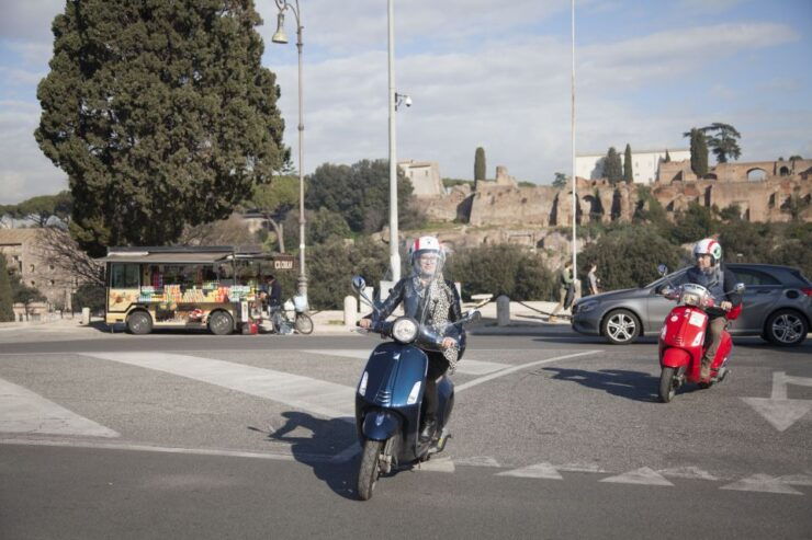 Rome: Colosseum and Pyramid of Cestius Vespa Tour in German - Good To Know