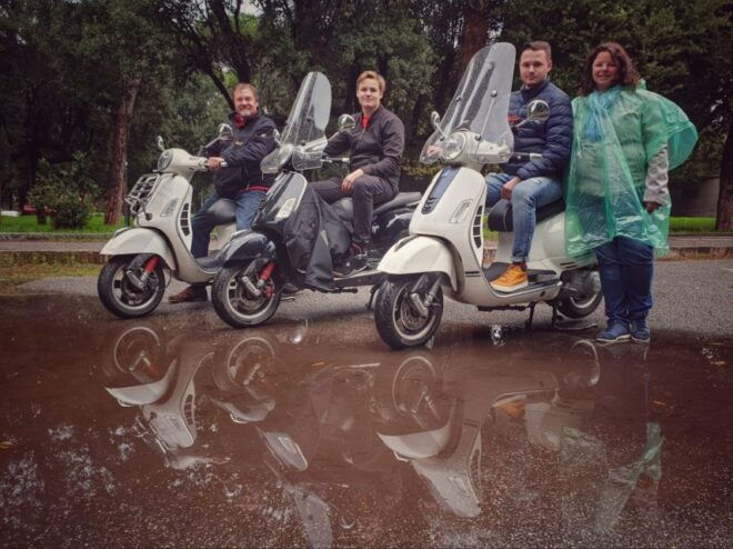 Rome: Colosseum and Pyramid of Cestius Vespa Tour in German - The Sum Up