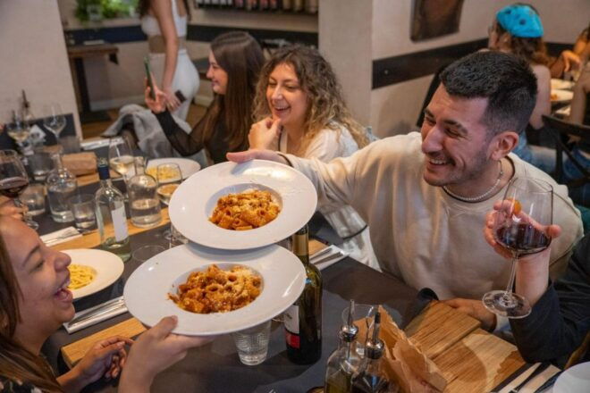 Rome: Drunken Night and Dinner With a Local Guide - Language and Description