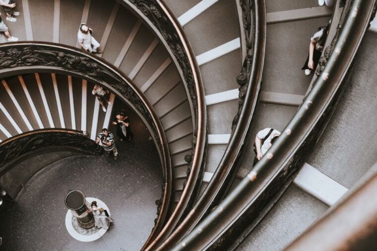 Rome: Early Vatican Museums & Sistine Chapel Tour - The Role of Guides: Knowledge and Personality