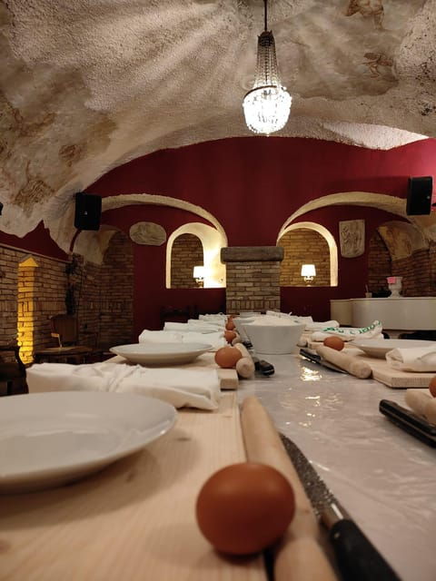 Rome: Fettucine and Tiramisu Class Near the Spanish Steps - Language and Age Limit