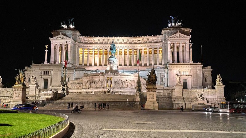 Rome Half-Day Guided Sunset Experience - Trevi Fountain and the coin toss