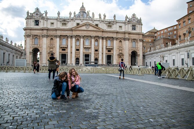Rome in 2 Days Tour Including Colosseum, Trevi Fountain and Sistine Chapel - Day 1: Colosseum and Historic Center