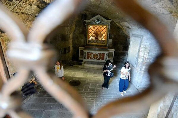 Rome: Mamertine Prison, Colosseum Expereince, & Audio Guide - Getting to the Meeting Point