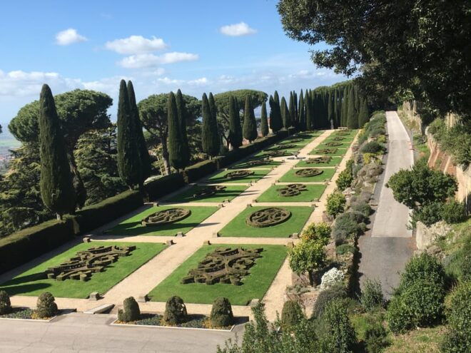 Rome: Pontifical Villa Gardens at Castel Gandolfo Minibus - Customer Reviews and Ratings