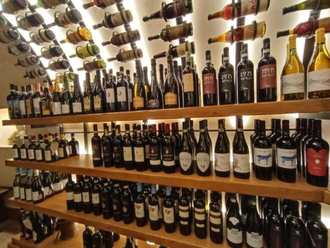 Rome: Private Colosseum Guided Tour With Food & Wine Tasting - Food and Wine Tasting