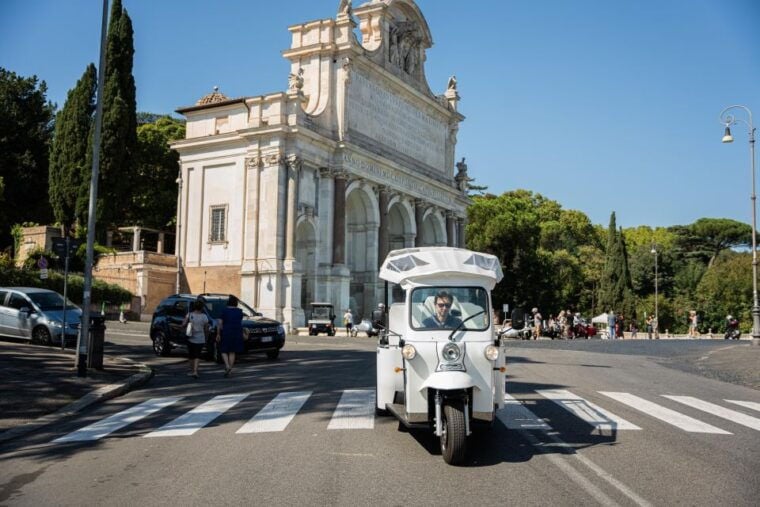 Rome: Private Tuk Tuk Tour with Hotel Pickup and Prosecco - Practical Details and Tips