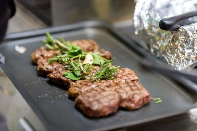 Rome: Roman Restaurant Dining Experience With Food and Wine - Experience Highlights