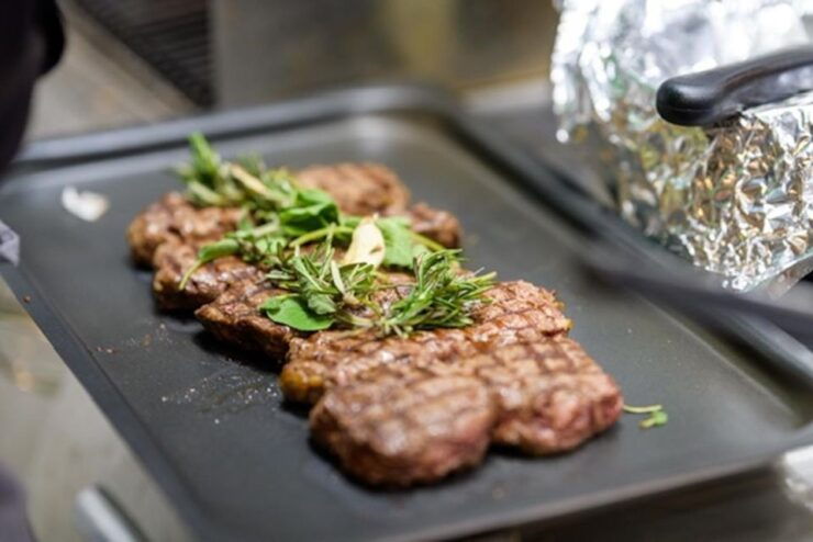 Rome: Roman Restaurant Dining Experience With Food and Wine - Dining Experience