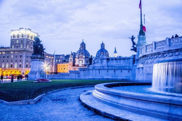 Rome: Rome at Night Evening Historical Walking Tour - Tour Duration and Guide Availability