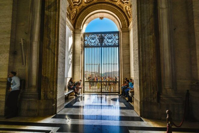 Rome: Sicret Vatican Vip Tour - Tour Features