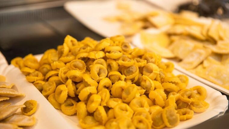 Rome: Testaccio Food Tour with Breakfast and Tastings - Strolling Through Piazza di Testaccio