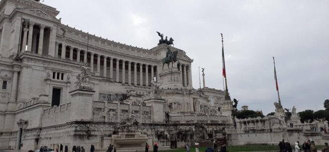Rome: Transfer From Rome to Sorrento via Pompeii - Includes