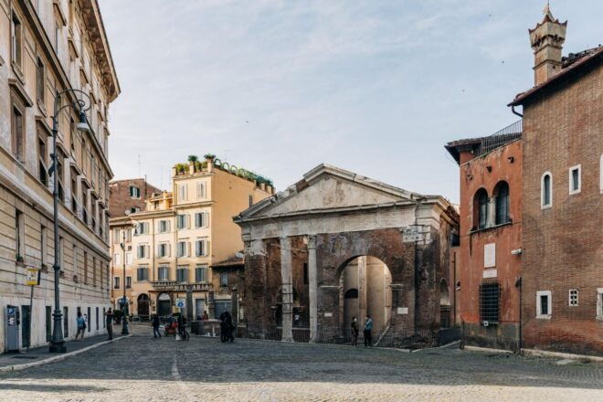 Rome: Trastevere & Jewish Ghetto Self-Guided Tour - Historical Landmarks