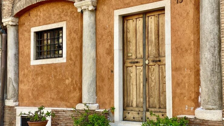 Rome: Underground Trastevere Guided Walking Tour - Multilingual Live Tour Guide Options