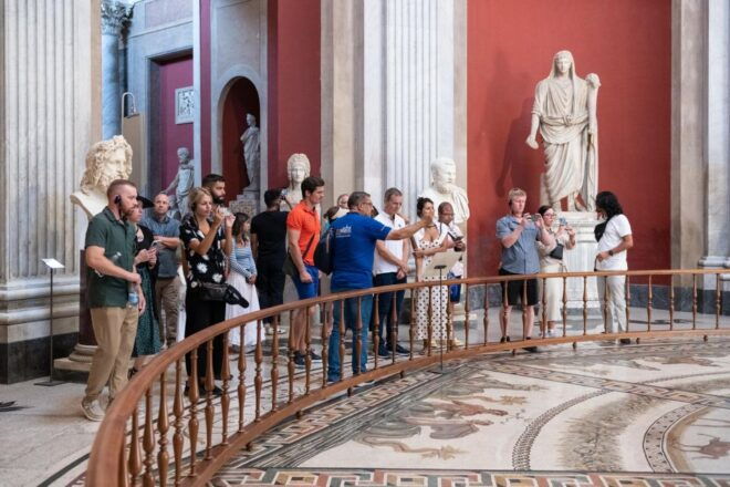 Rome: Vatican Museums and Sistine Chapel Tour With Breakfast - Guided Tour of Vatican Museums