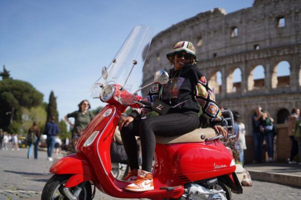 Rome: Vespa Sightseeing Tour With 15 Professional Pictures - Experience Description
