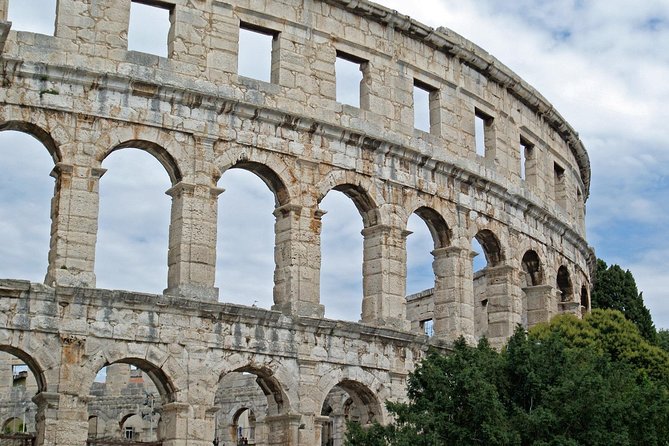 Rome: Welcome Aperitivo Box in Accomodation + Visiting Experiences on Choice - Agency Host Services