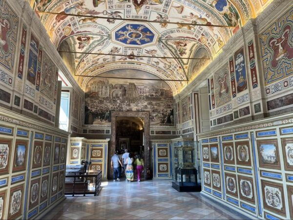 Romes VIP Tour: Vatican Museum, Sistine Chapel & Basilica. - Meeting Point Details