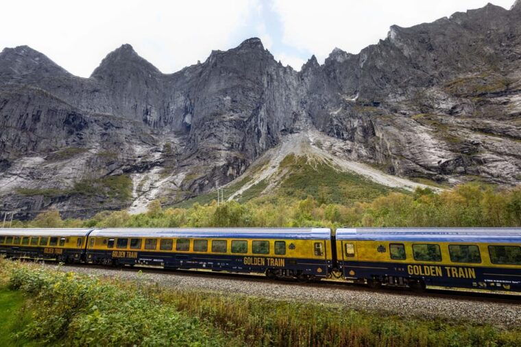 Romsdalen: Rauma Railway Golden Train with Guide - Return Journey