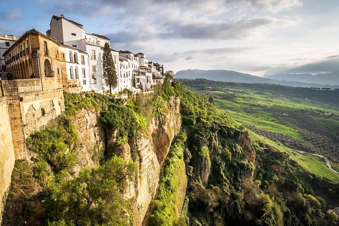Ronda and Setenil De Las Bodegas Private Tour From Cadiz - Setenil De Las Bodegas: Caves and Castle in a Picturesque Town